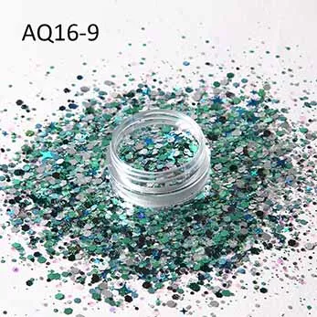 AQ16-9Her nails were adorned with a layer of exquisite glitter polish.