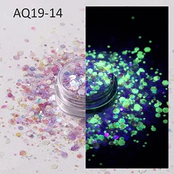 AQ19-14Resplendent chandeliers and elegant ballrooms
