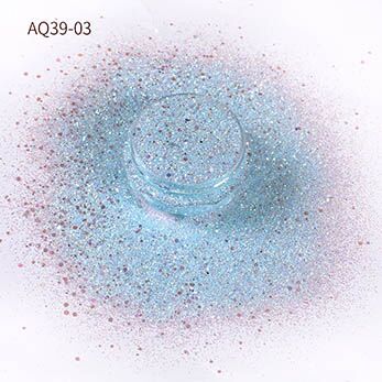 AQ39-03Add Some Sparkle to Your Makeup with Glitter Lip Gloss